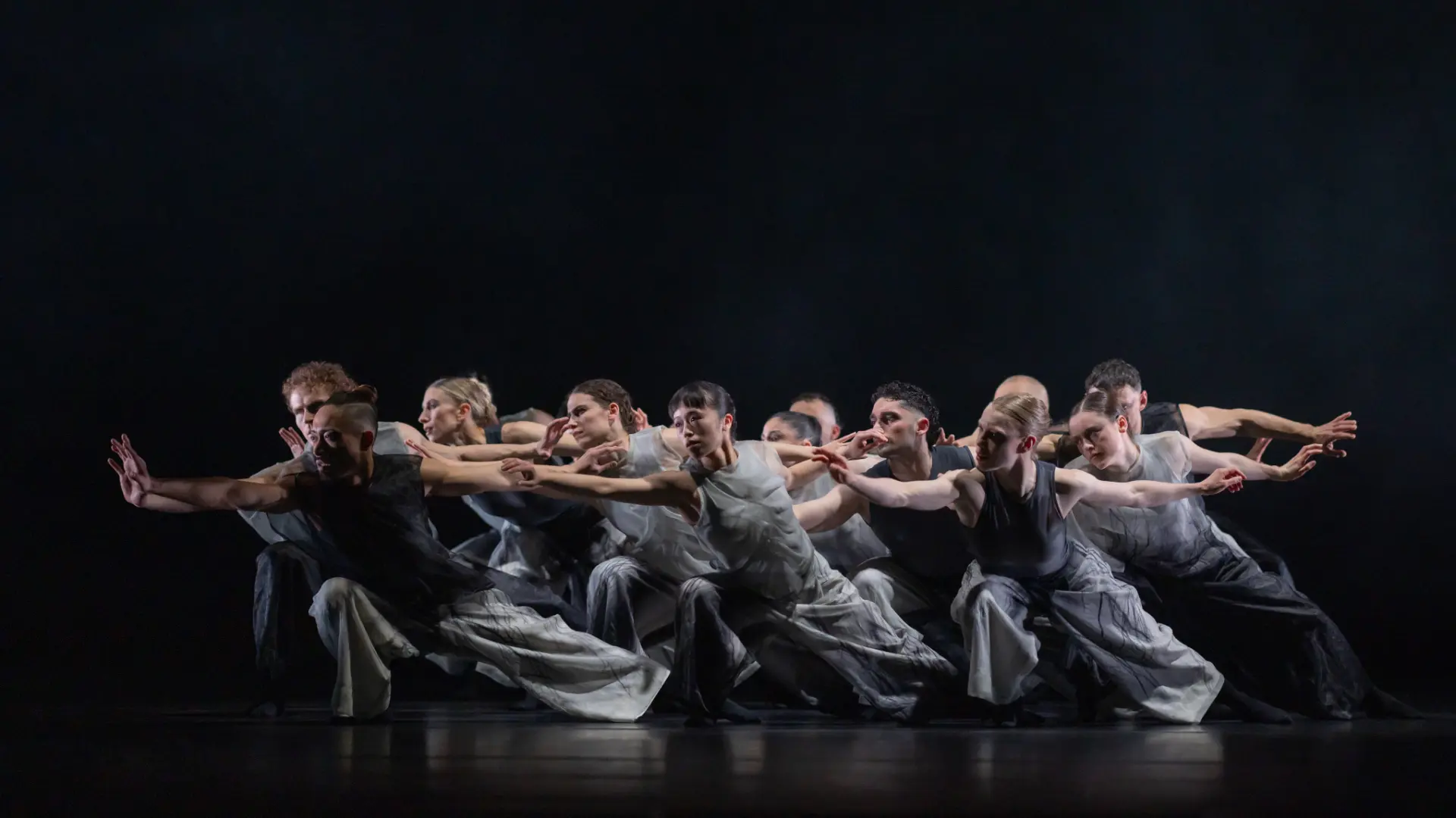 The Ballett Bern ensemble performing on stage